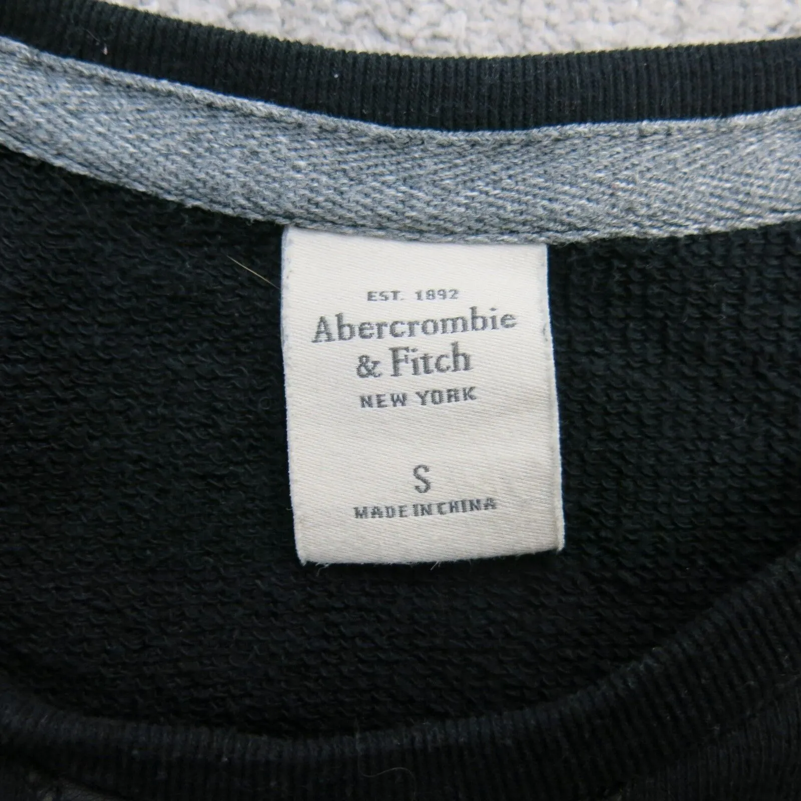 Abercrombie & Fitch Sweatshirt Womens Small Black Cropped Long Sleeve Crew Neck